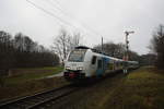 4746 305 als RE9 mit ziel Sassnitz am Einfahrtssignal Lancken am 21.12.20