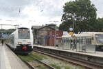 4746 303 der ODEG bei der Einfahrt in den Bahnhof Bergen auf Rgen am 2.8.21