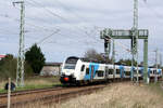 4746 305/805 der ODEG verl�sst als RE9 mit ziel Stralsund Hbf den Bahnhof Bergen auf R�gen am 20.4.24