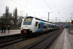 4746 302/802 der ODEG als RE9 von Sassnitz kommend bei der Einfahrt in den Bahnhof Bergen auf R�gen am 22.4.24