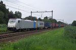 Railpool 186 425 schleppt ein KLV bei Dordrecht Zuid am 23 Juli 2016.