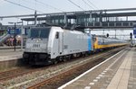 RAILPOOL/510847/am-22-juli-2016-zieht-186 Am 22 Juli 2016 zieht 186 183/2863 ein Benelux-IC durch Lage Zwaluwe.