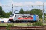 RailPool 186 498 steht am 12 Juni 2020 bei Valburg CUP.