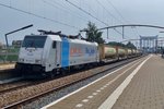 Ruhrtalbahn/510844/rtb-186-423-schleppt-der-pcc-shuttle RTB 186 423 schleppt der PCC-Shuttle aus Polen durch Zwijndrecht am 23 Juli 2016.