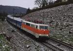 schienenverkehrsgesellschaft-mbh-svg/832389/an-samstag-fuhr-die-svg-111 An Samstag fuhr die SVG 111 185 mit einem Fuballsonderuug von Bremen nach Stuttgart Hbf und ist hier am Ortseingang von Neckarzimmern zu sehen. 2.12.2023