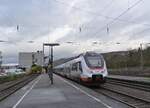 Der fr die SWEG ausgeliehen Triebwagen 3442 408/908 verlsst den Bahnhof Neckarelz gen Heilbronn Hbf als RE 10a am 20.11.2023