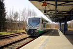 Vogtlandbahn/862098/vt-569-der-vogtlandbahn-als-rb1 VT 569 der Vogtlandbahn als RB1 mit ziel Zwickau Zentrum bei der Einfahrt in den Bahnhof Falkenstein (Vogtl) am 30.3.24