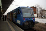 VT 072 der Vogtlandbhan als RB2 mit ziel Zwickau Zentrum im Bahnhof Werdau am 30.3.24