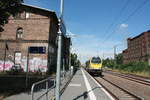 Voith/709710/voith-maxima-40cc-mit-einen-gueterzug Voith Maxima 40CC mit einen Güterzug bei der Durchfahrt in Niemberg am 30.7.20