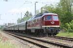 232 601 der WFL mit 243 005 verlsst den Bahnhof Ortrand in Richtung Groenhain am 14.5.22