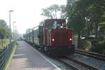 Lok Berlin mit ziel Inselbahnhof Borkum bei der Einfahrt in den Bahnhof Jakob-van-Dyken-Weg  am 28.8.19