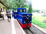 Die Akkulok der Leipziger Parkbahn als kleiner Verstrkerzug whrend des Sommerfest am 5.8.17