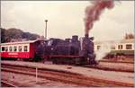 Mecklenburgische Baderbahn q Molliq/695840/eine-molli-dampflok-rangiert-in-bad Eine Molli Dampflok rangiert in Bad Doberan ihren DR Salonwagen an den Zug.

26. Sept. 1990