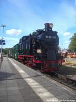 rugensche-baderbahn-qrasender-rolandq-rubb/368369/ruebb-99-4011-beim-einfahren-in RBB 99 4011 beim einfahren in den Bahnhof Putbus am 12.6.14