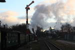 99 4801 der RBB verlsst den Bahnhof Putbus in Richtung Lauterbach Mole am 27.12.19