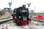 99 4011 auf Rangierfahrt im Bahnhof Putbus am 15.4.24