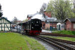 99 4011 auf Rangierfahrt im Bahnhof Putbus am 15.4.24