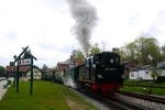 99 4011 verl�sst mit ziel Ostseebad G�hren den Bahnhof Putbus am 15.4.24