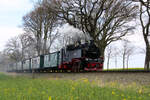99 783 von Ostseebad G�hren kommend mit ziel Putbus unterwegs zwischen Posewald und Beuchow am 15.4.24
