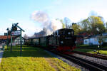 99 4011 verl�sst mit ziel Ostseebad G�hren den Bahnhof Putbus am 17.4.24