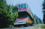 Th�ringer Bergbahn kurz hinter der Kreuzungsstelle zwischen Lichtenhain an der Bergbahn und Obstfelderschmiede am 11.8.1976