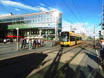 dresdener-verkehrsbetriebe-dvb/567652/dvb-strassenbahn-beim-einfahren-in-die DVB Straßenbahn beim einfahren in die Haltestelle Hauptbahnhof in Dresden am 22.7.17