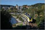 Ein Klassiker: der DB 1440 861 Alstom Coradia Continental verlässt Schluchsee; im Blick links der Schluchsee und rechts die markante Kirche von Schluchsee.

25. Sept. 2023