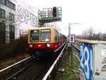 BR 485/604766/485-xxx-als-s85-mit-ziel 485 XXX als S85 mit ziel Grünau bei der einfahrt in den Bahnhof Berlin Frankfurter Allee am 22.3.18
