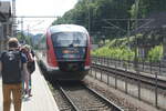 BR 642/810955/642-537037-mit-ziel-decin-hln 642 537)037 mit Ziel Decin hl.n. im Bahnhof Bad Schandau am 6.6.22