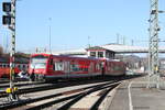 650 017 und650 XXX verlassen mit Ziel Friedrichshafen Hafen den Bahnhof Lindau Insel (ehemals Lindau Hbf) am 24.3.21