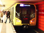 Wagen 5001-1 der BVG U-Bahn im Bahnhof Frankfurter Allee am 22.3.18