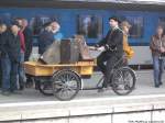 Gepcktrger auf seinem Fahrrad beim Bahnhofsfest 150 Jahre Stralsund - Angermnde in Stralsund am 12.10.13
