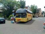 Neoplan Reisebus des Busunternehmen Jozi-Reisen Schweich in der Innenstadt von Bad Dürkheim am 15.05.2014