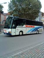 Reisebus Mercedes-Benz eurostar des Busreiseunternehmens Jung auf der Fahrt durch Bad Dürkheim am 22.09.2013