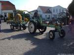 Traktor (Hersteller nicht Bekannt) mit sehr vielen Durstlschern am Bord aufm Putbusser Markt am 21.9.13