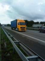 SZM Volvo FH Globetrotter mit Container-Auflieger unterwegs auf der A 61 Hhe Rasthof Dannstadt am 14.07.2014