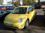 PKW VW Beetle auf einem Parkplatz in Bad Drkheim am 11.11.2013