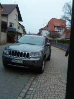 Youngtimer/311439/suv-jeep-grand-cherokee-in-der SUV Jeep Grand Cherokee in der Bad Drkheimer Innenstadt am 12.12.2013
