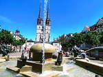 Brunnen auf dem Hallmarkt mit Blick auf die Kirche am Marktplatz Halle (Saale) am 14.6.17