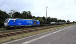 BRLL/RDC 247 908-7 mit frischer HU, REV/ANBN/14.07.25 verlässt hier mit einem AZS Niebüll gen Westerland.