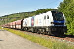 2159 273 mit Kohlewagons am Haken in Th�ngersheim am 7.6.2026