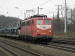 DB 140 024-1 mit einem Leeren Autozug in K�ln West am 12.2.2011