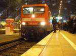 143 351-5 mit einem Personenzug in K�ln-Hbf am 23.12.2010.