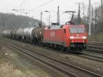Railion 152 083-2 mit einem Kesselzug in K�ln West am 19.2.2011 Gru� an den Tf