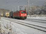 DB 185 371-2 mit einem G�terzug in K�ln West am 18.12.10