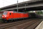 So nach und nach bekommen die 145er wieder ein ansehnliches Aussehen....145 004-8 mit frischer HU(Unt/LDX/15.05.13) rumpelt hier mit einem Gz durch HH-Harburg.