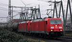 Eher selten am Umspannwerk zu sehen ein Kesselwagen-Zug....gezogen von DB 185 387-8 und 302-7 verschwand der Zug Richtung Hafengel�nde.