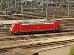 Neu und schön ! Langsam rollt 186 336-4 durch den Rangierbahnhof Maschen. 30.09.2011