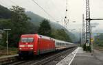 DB 101 019-8 mit dem EC 115 nach Klagenfurt hat Einfahrt in Bingen am Rhein..