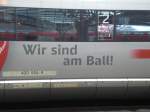 Noch ein Bild von dem Frauenfu�ball-ICE 403 554-9 in K�ln-Hbf am 11.12.2010.
